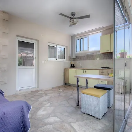 Kamenica דירה Komiža